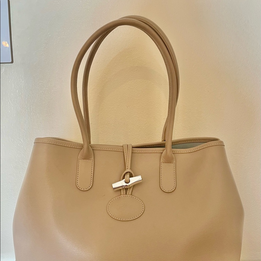Longchamp leather Roseau Essential shoulder tote bag in cream clay - Excellent!